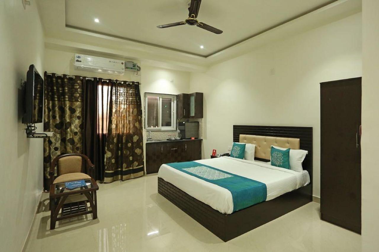 Hôtel Anamsa Residency à Vrindāvan Extérieur photo
