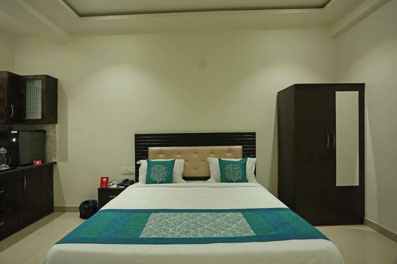 Hôtel Anamsa Residency à Vrindāvan Extérieur photo