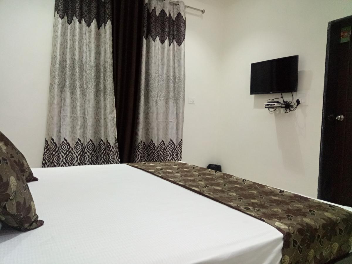 Hôtel Anamsa Residency à Vrindāvan Extérieur photo