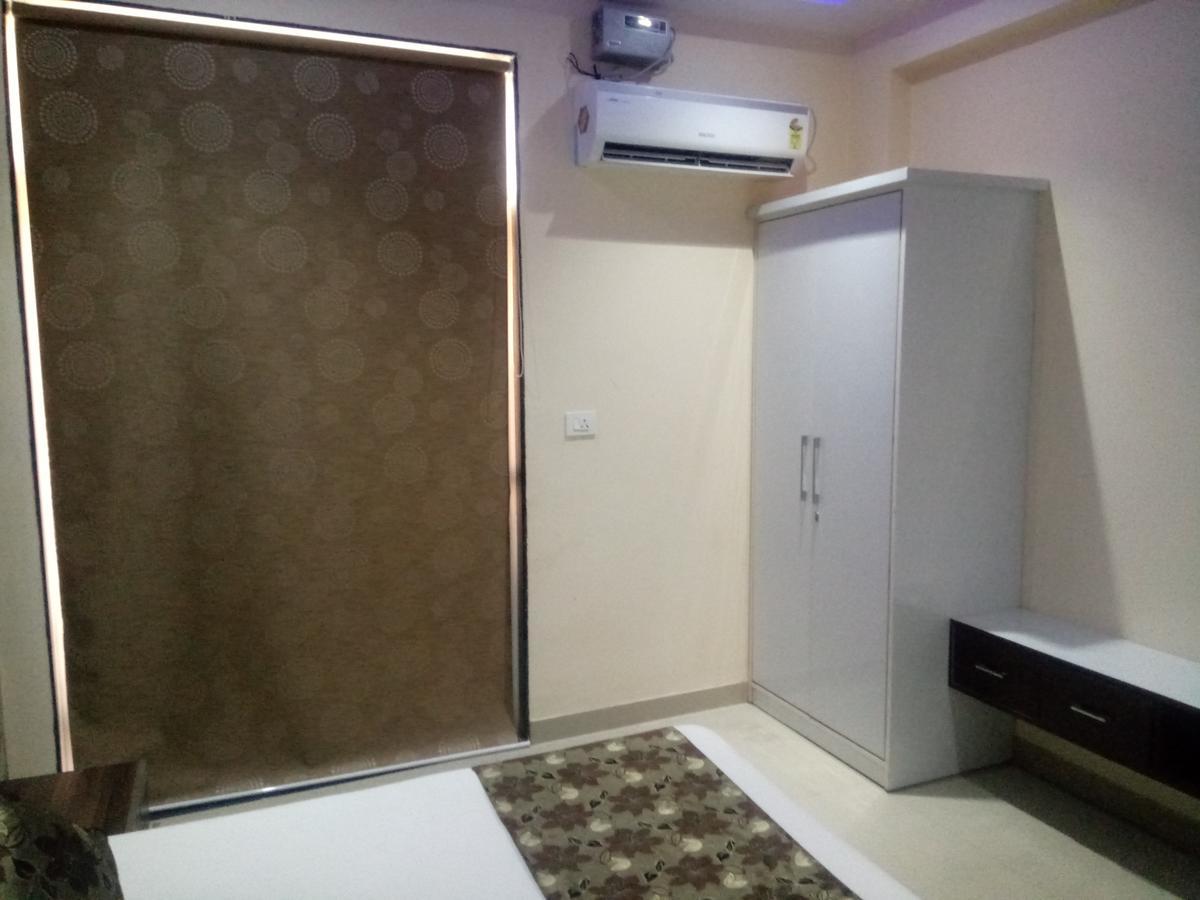 Hôtel Anamsa Residency à Vrindāvan Extérieur photo