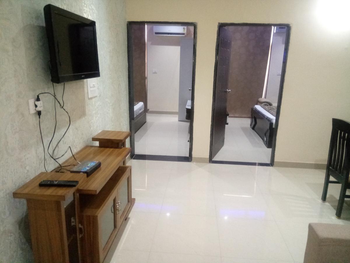 Hôtel Anamsa Residency à Vrindāvan Extérieur photo